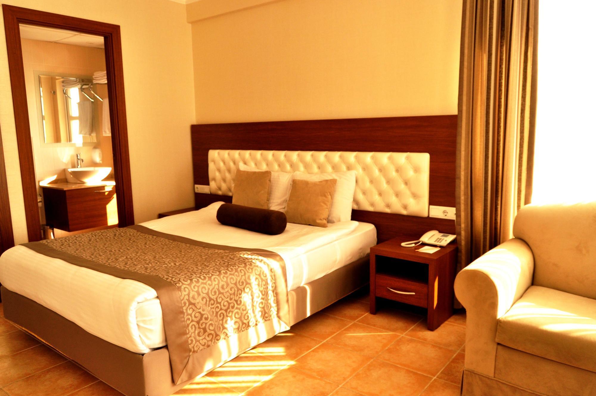 The Corner Park Hotel Antalya Exterior photo